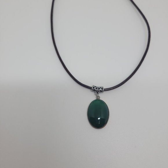 15" Distressed Leather Necklace with Emerald Green Pendant and toggle clasp - Picture 4 of 7